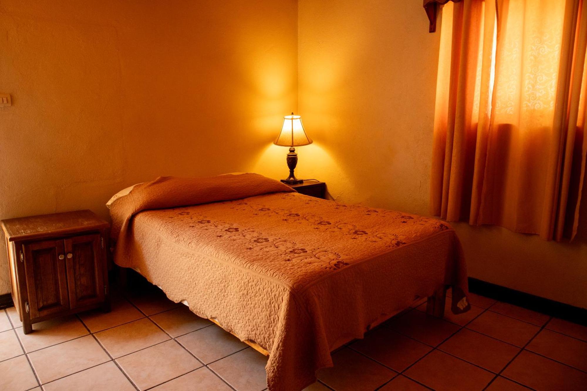 Hotel Dona Crucita Creel Exterior photo